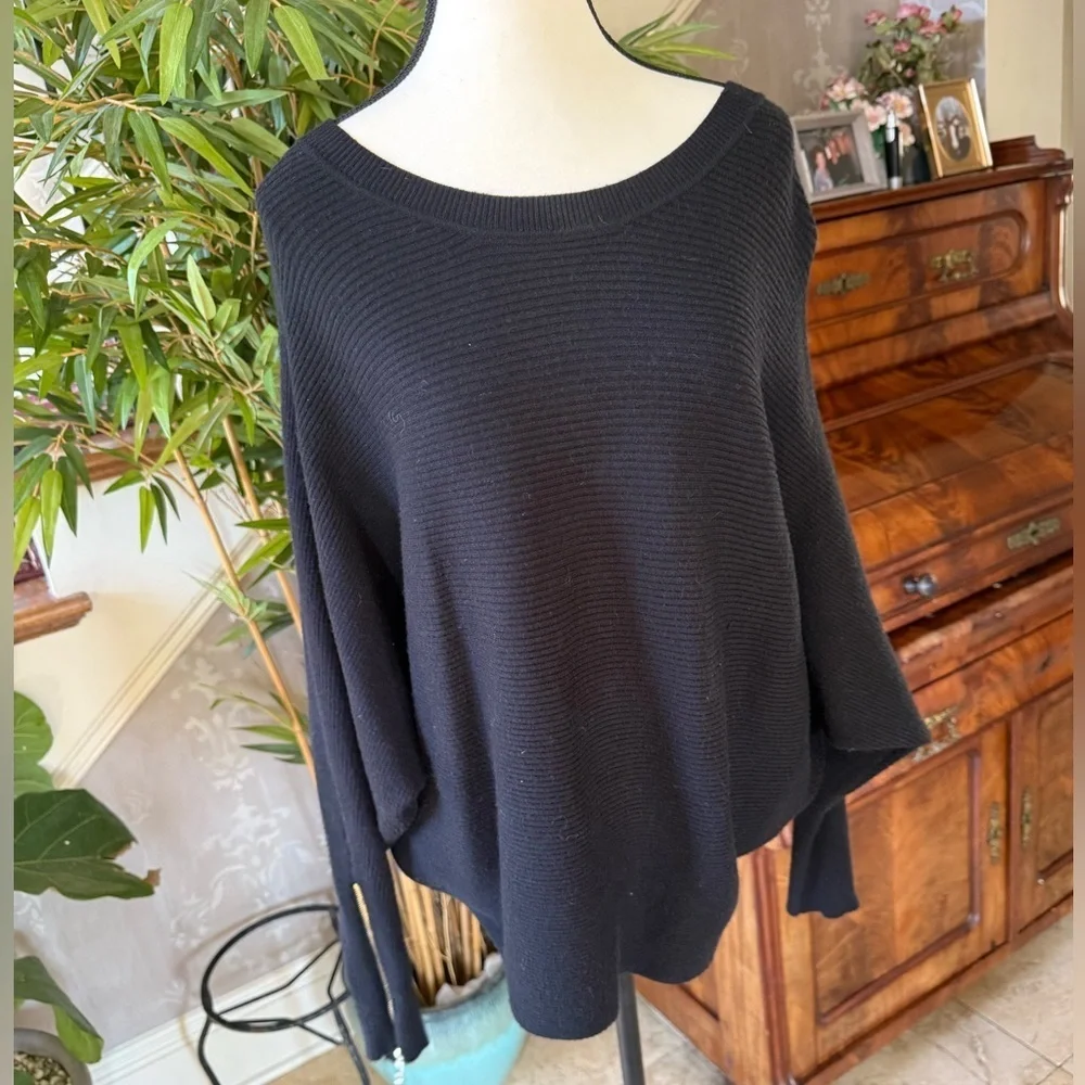 CARMEN by MARC VALVO ladies pull over a crewneck long sleeve black sweater MED - Picture 6 of 14